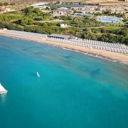 Private beach, free beach shuttle, sun-loungers, beach umbrellas