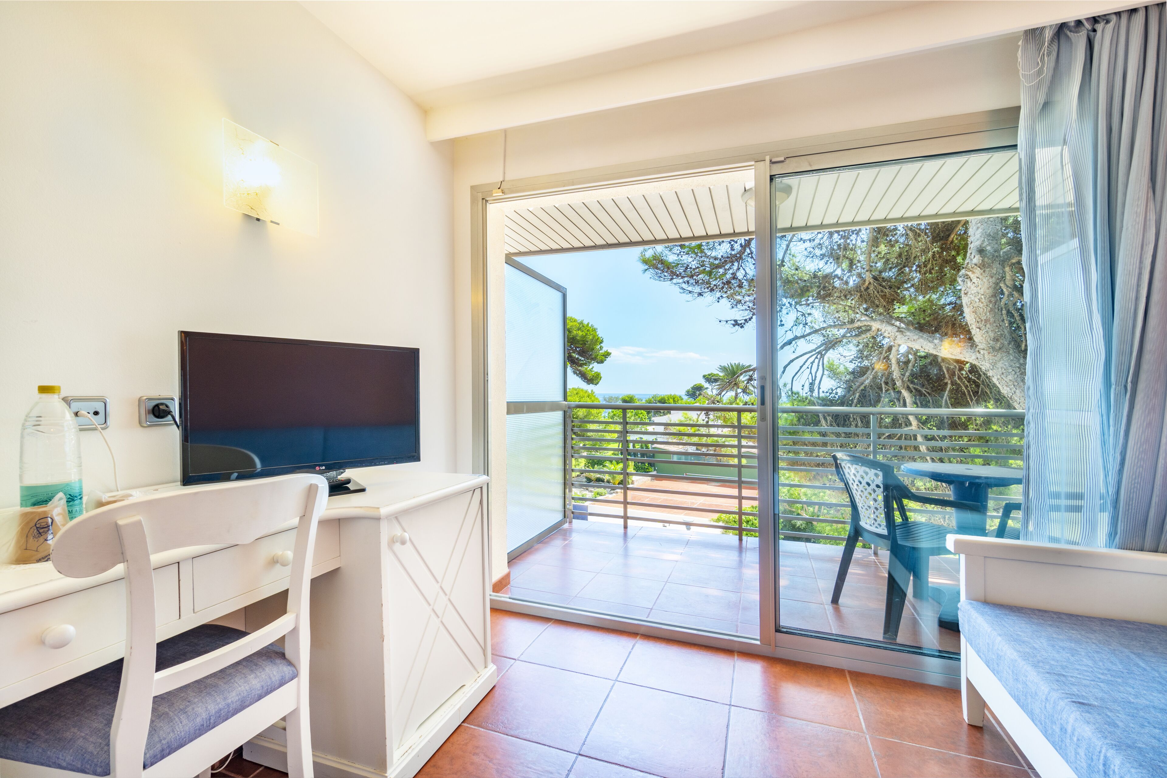 Con stile personalizzato, con arredamento individuale, tende oscuranti