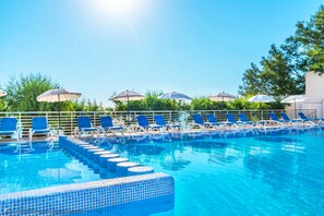 Εσωτερική πισίνα, εξωτερική πισίνα