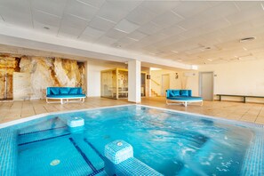 Indoor pool, outdoor pool - Hotel Na Forana (Capdepera)