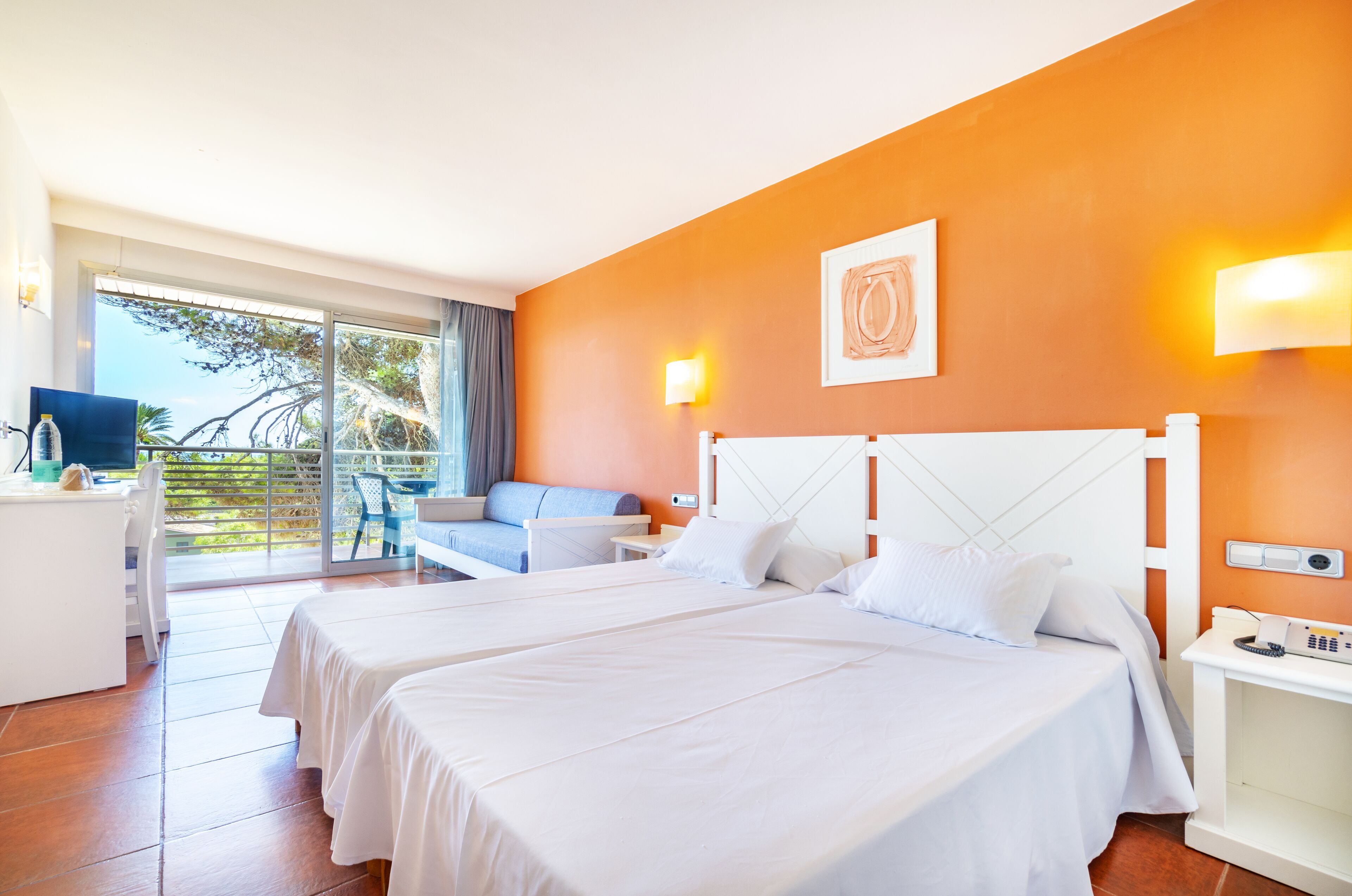 Con stile personalizzato, con arredamento individuale, tende oscuranti