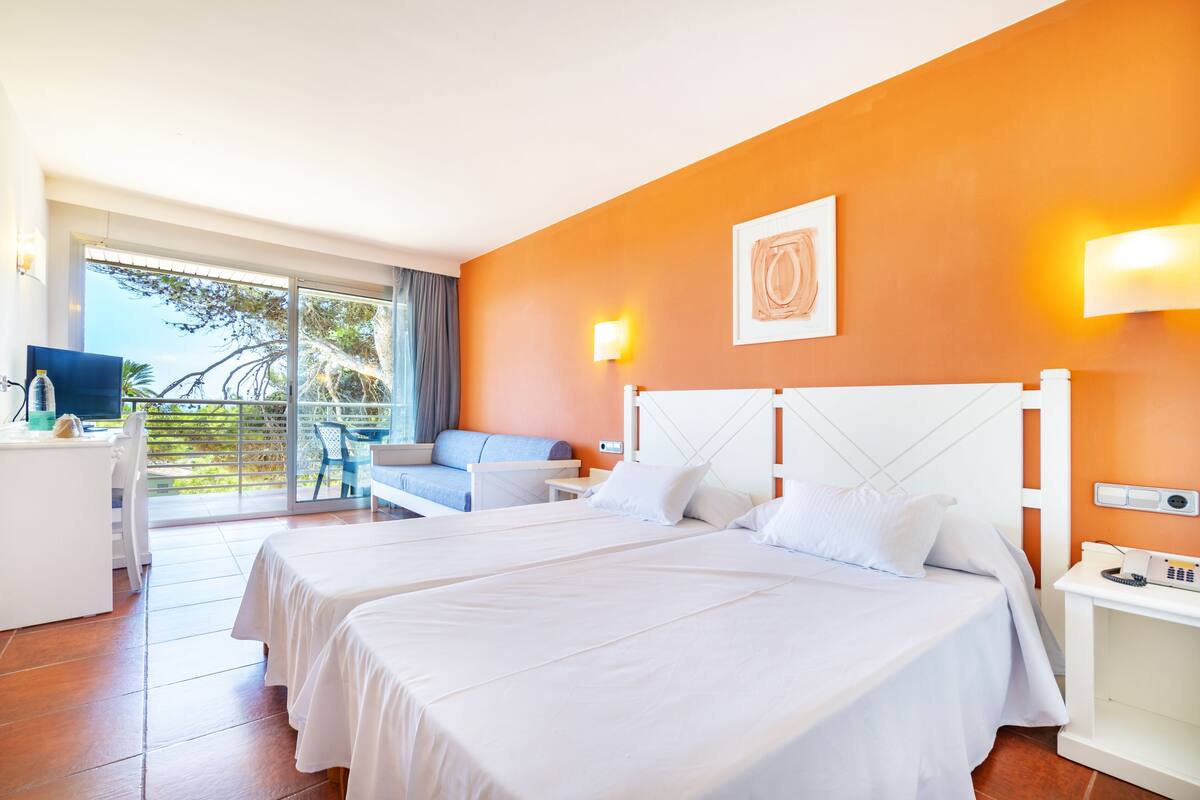 Cortinas opacas, tabla de planchar con plancha, wifi gratis