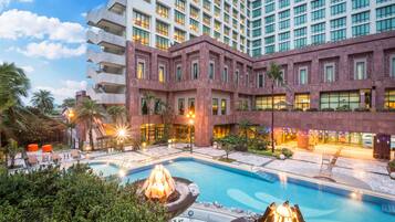 Outdoor pool, open 8 AM to 10 PM, pool loungers