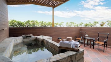 Suite Deluxe, 1 très grand lit | Terrasse/Patio