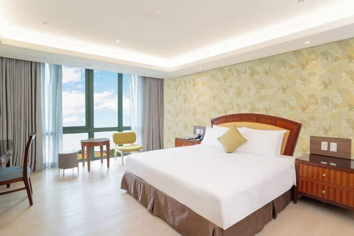 Down comforters, free minibar, in-room safe, desk