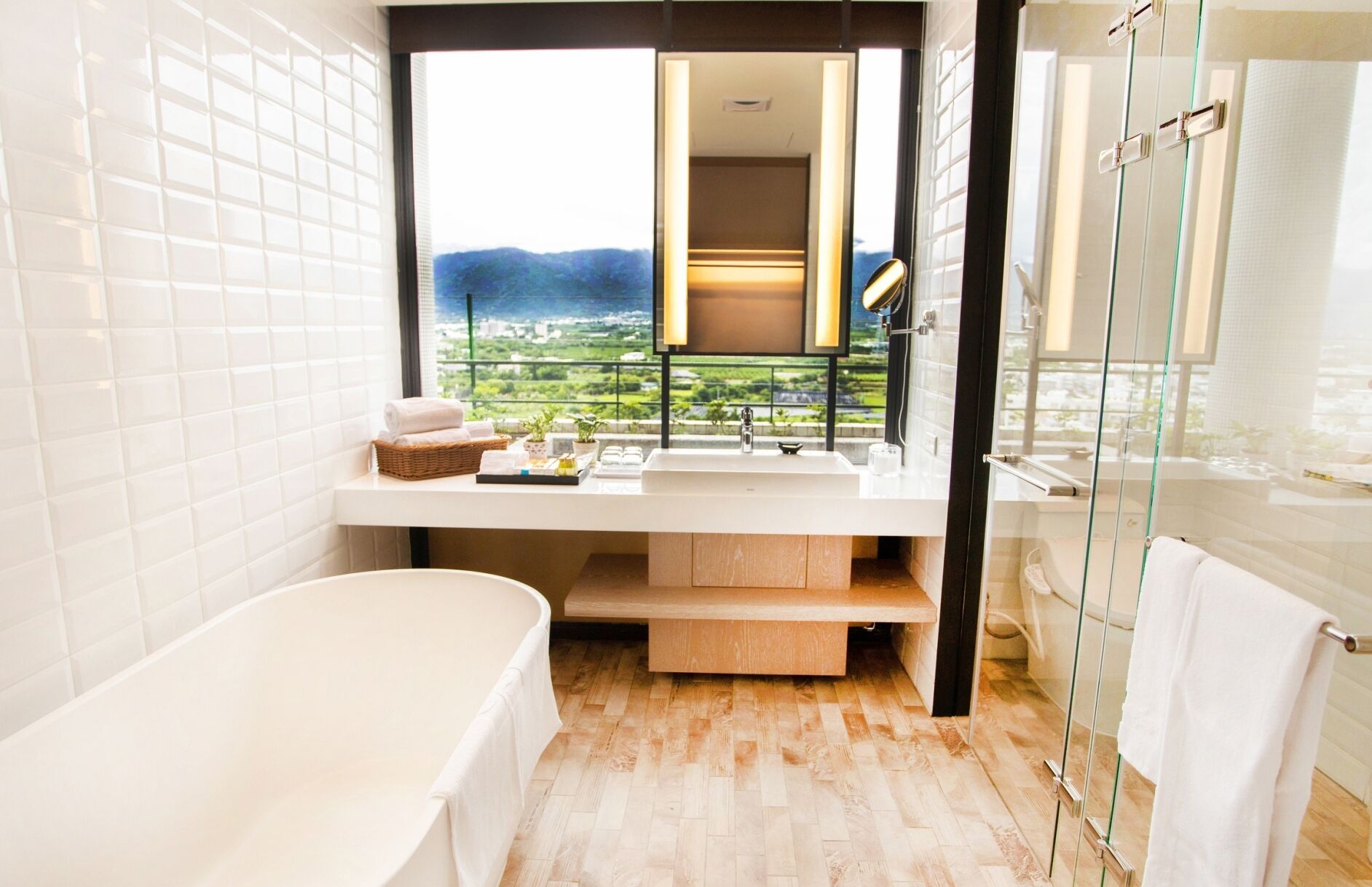 deluxe double or twin room | bathroom | combined shower/bathtub, hair dryer, slippers, towels