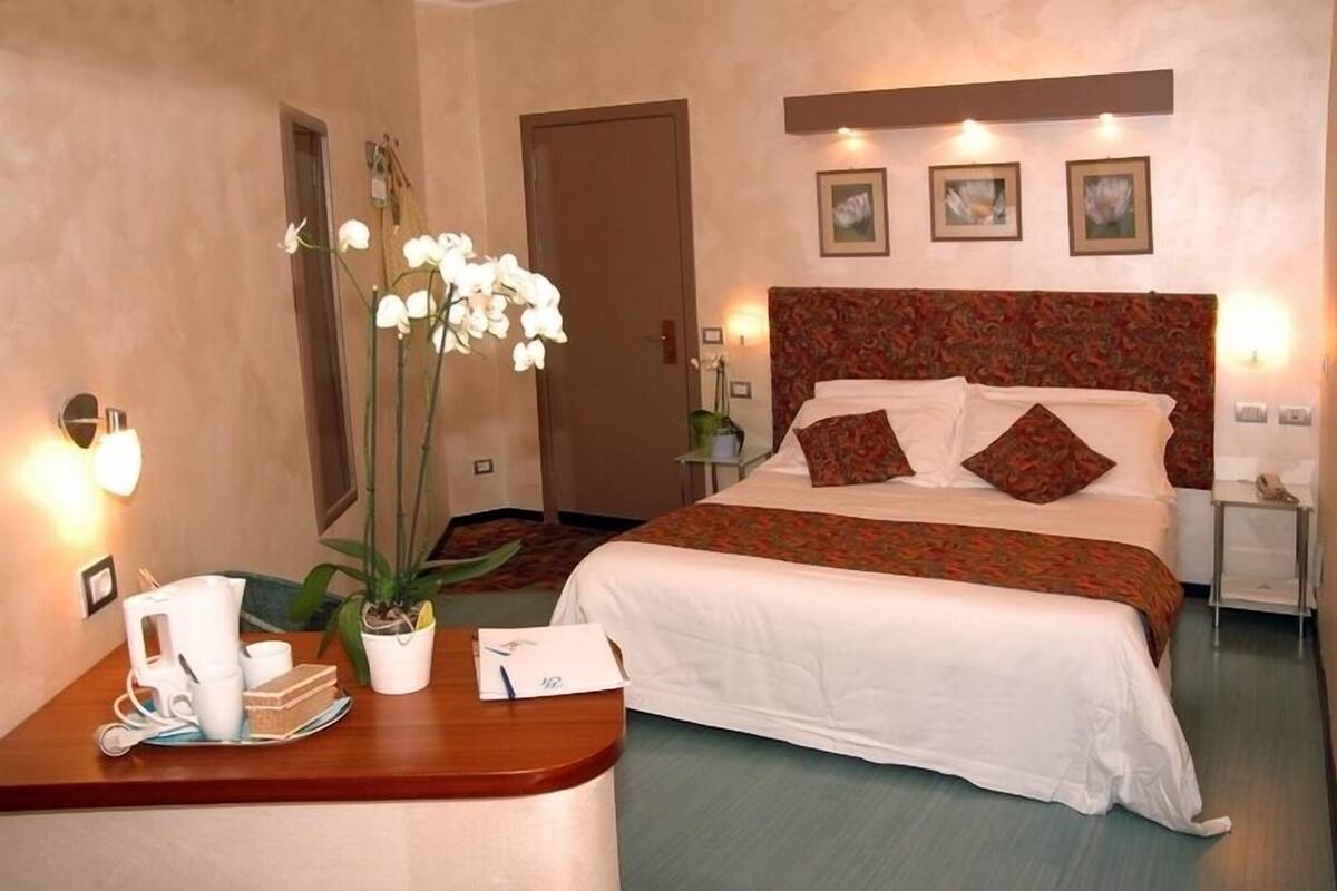 Minibar, in-room safe, desk, blackout curtains