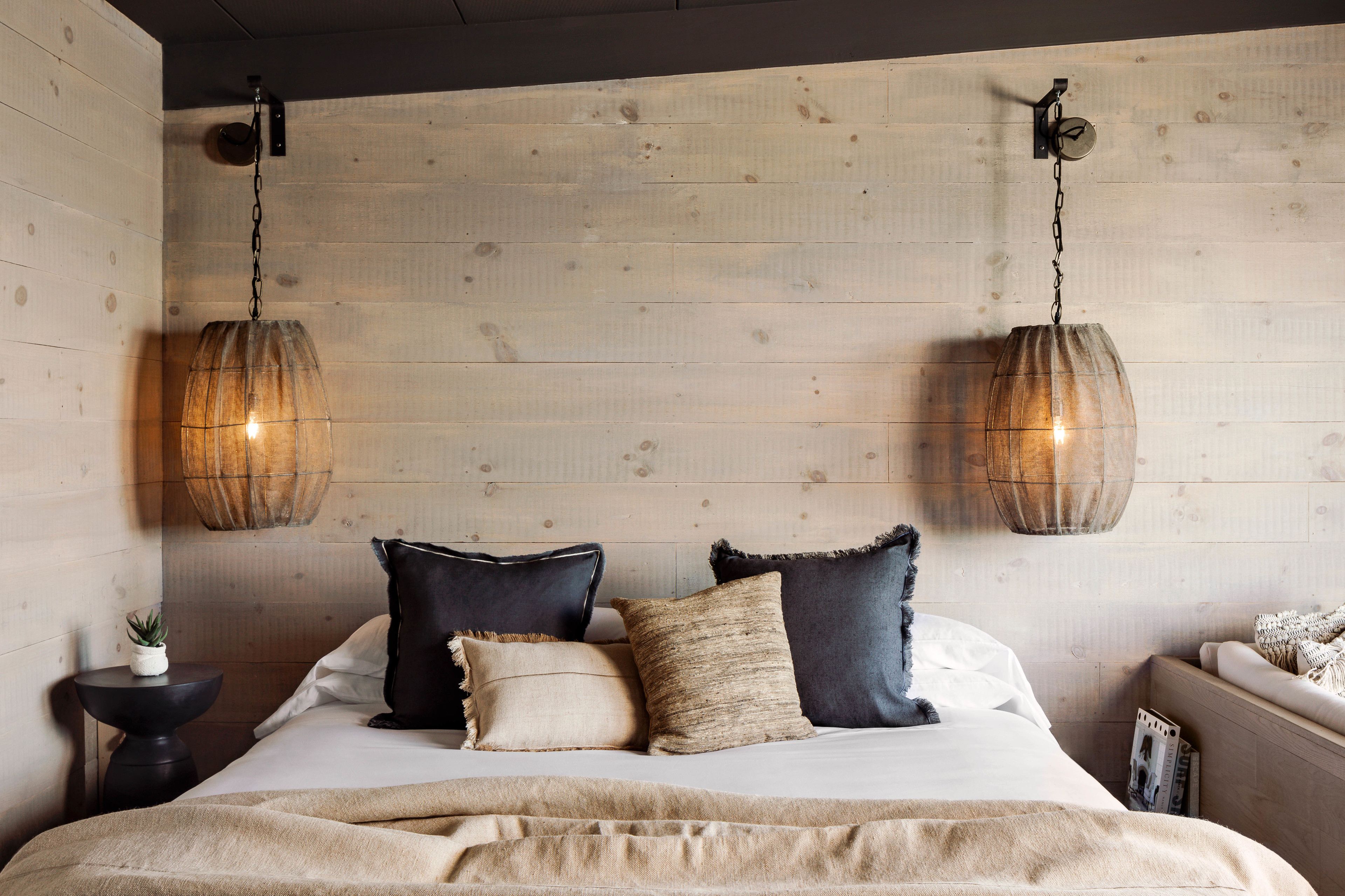 premium bedding, free wifi, bed sheets