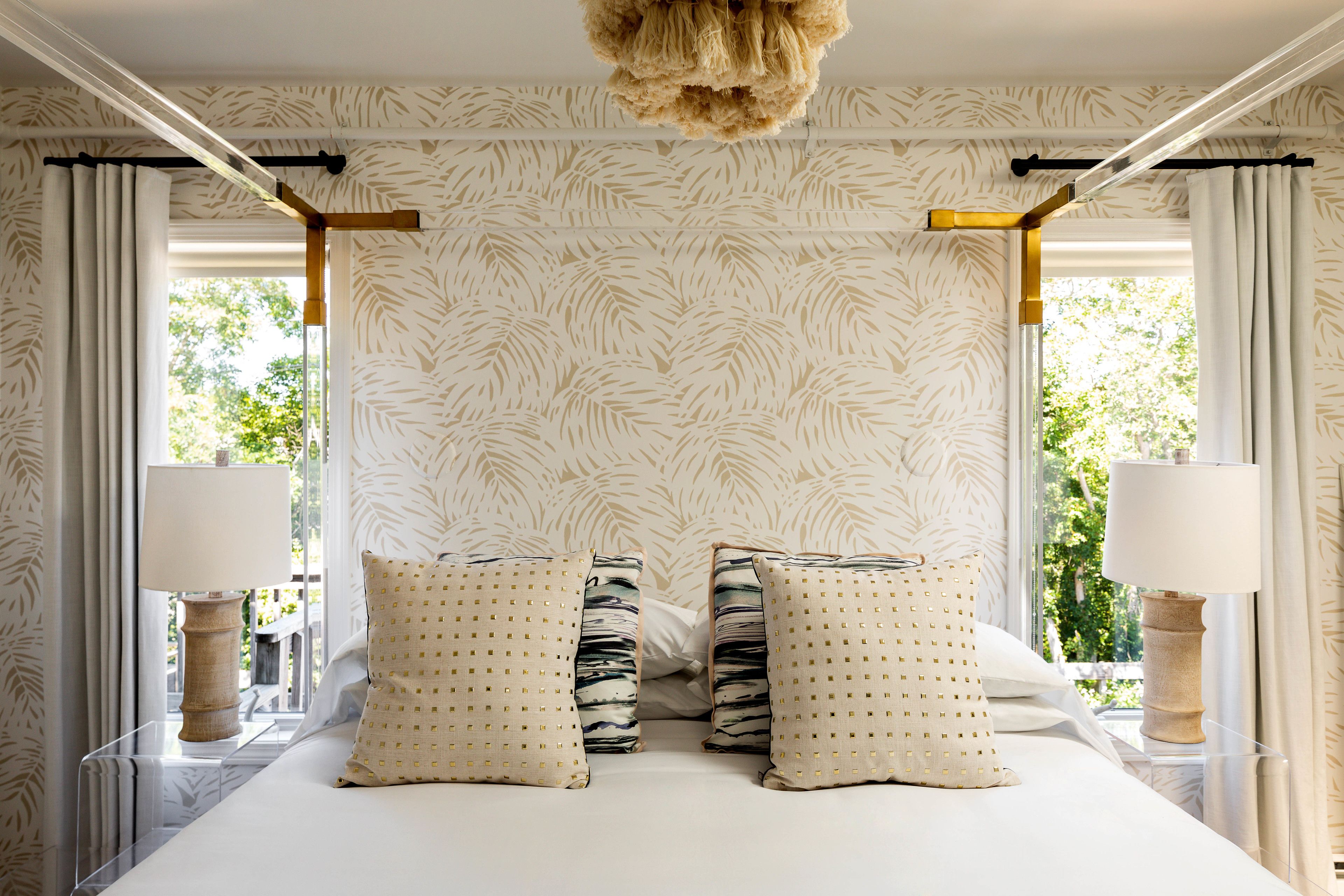 premium bedding, free wifi, bed sheets