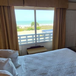 Habitación estándar, 2 camas Queen size, balcón, vista a la playa ( AA ) | 2 habitaciones, wifi gratis y ropa de cama