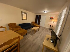 Deluxe Apartment, 2 Bedrooms, Kitchen | Free WiFi, bed sheets - Twilight Surf Hotel Ocean Front (Myrtle Beach)