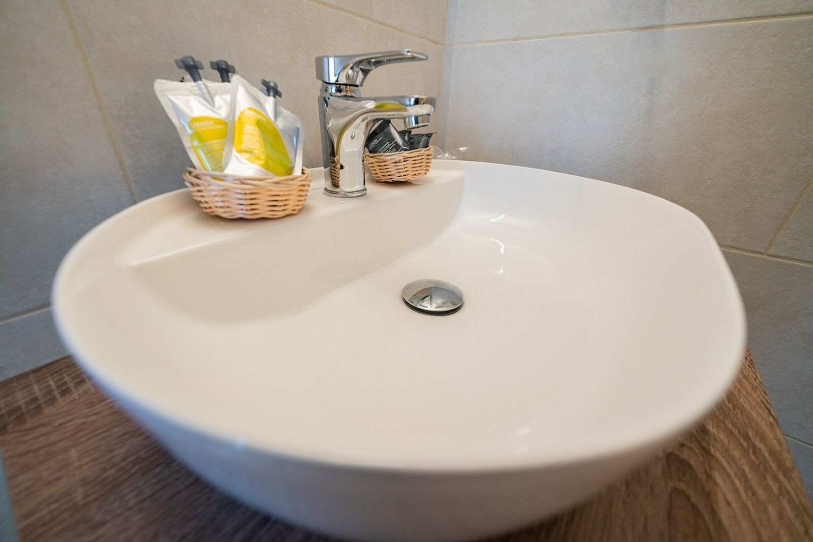 classic double room, 1 queen bed | bathroom | shower, free toiletries, hair dryer, bidet