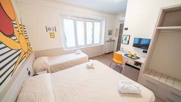 Dreibettzimmer | Minibar, Zimmersafe, individuell dekoriert, individuell eingerichtet