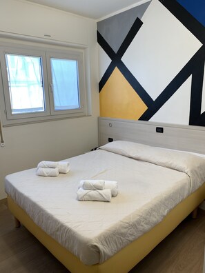 Dobbelt- eller tomannsrom – premium | Minibar, safe på rommet, individuelt dekorert og individuelt innredet