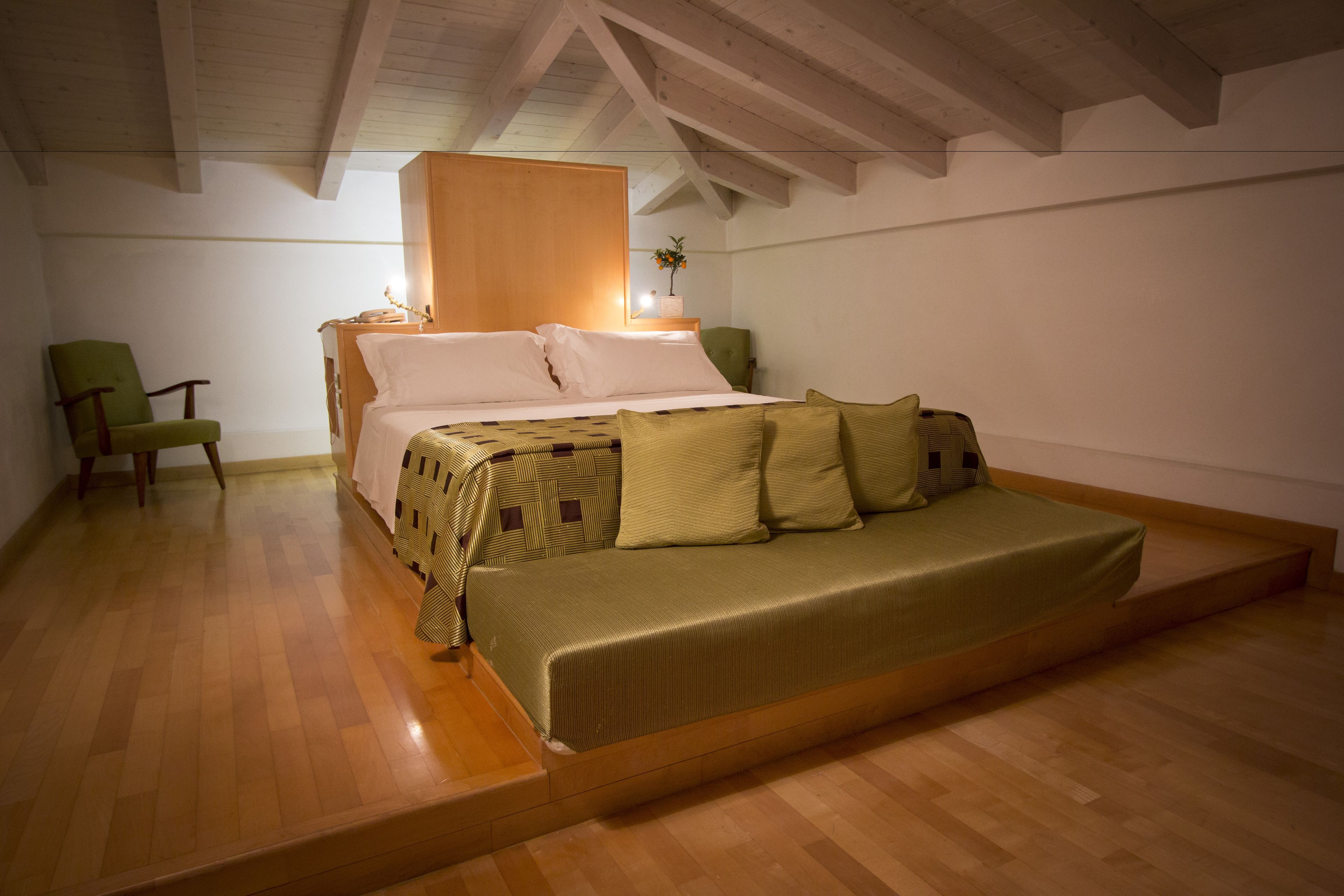 deluxe double room, 1 king bed | 1 bedroom, premium bedding, free minibar items, in-room safe