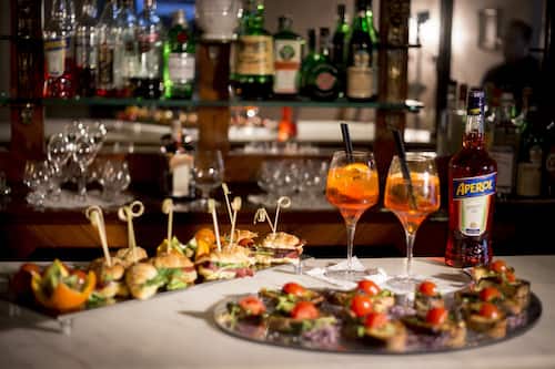 Bar (in der Unterkunft)
