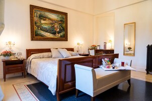 Ropa de cama de alta calidad y artículos del minibar gratis 