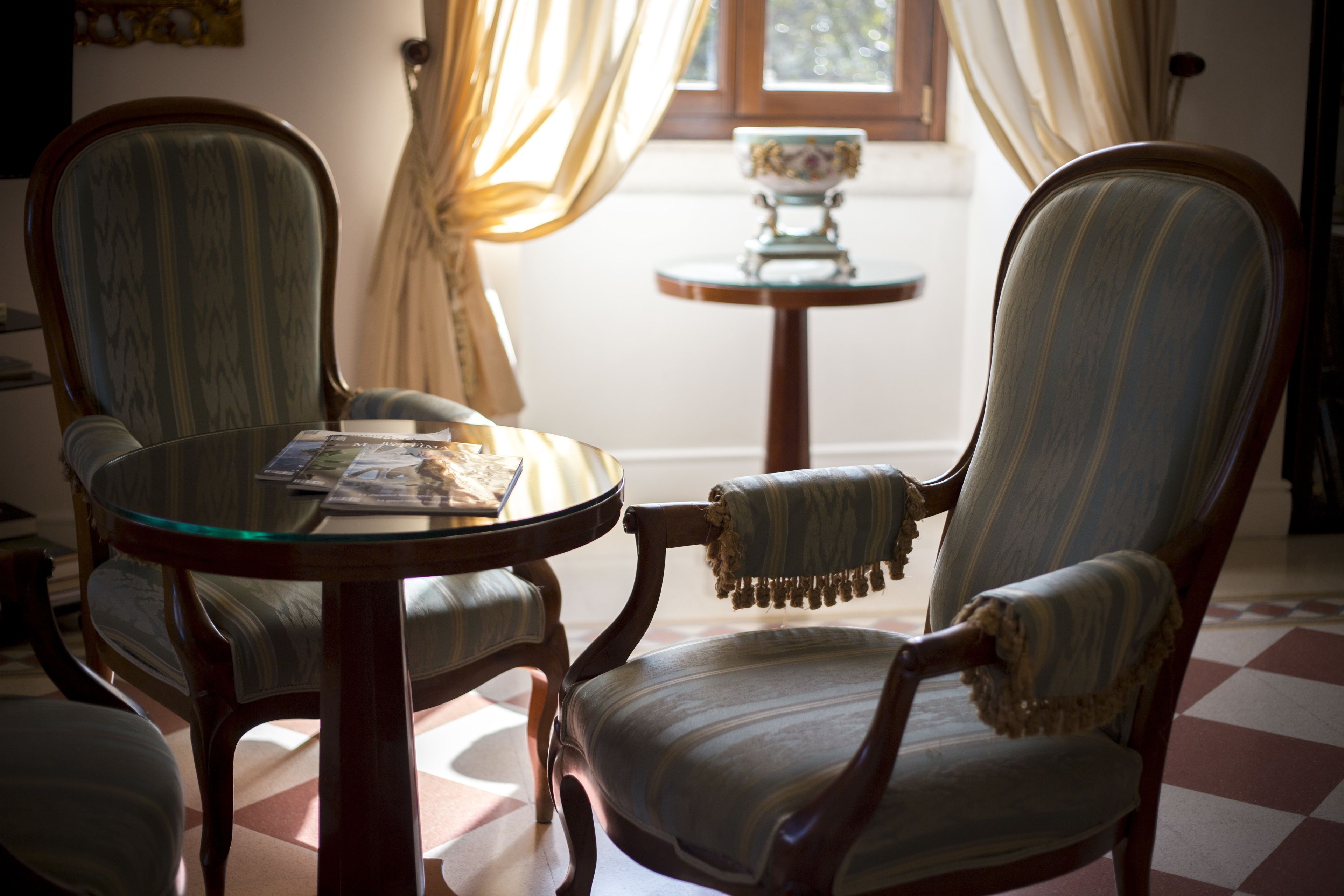 Coin salon dans le hall