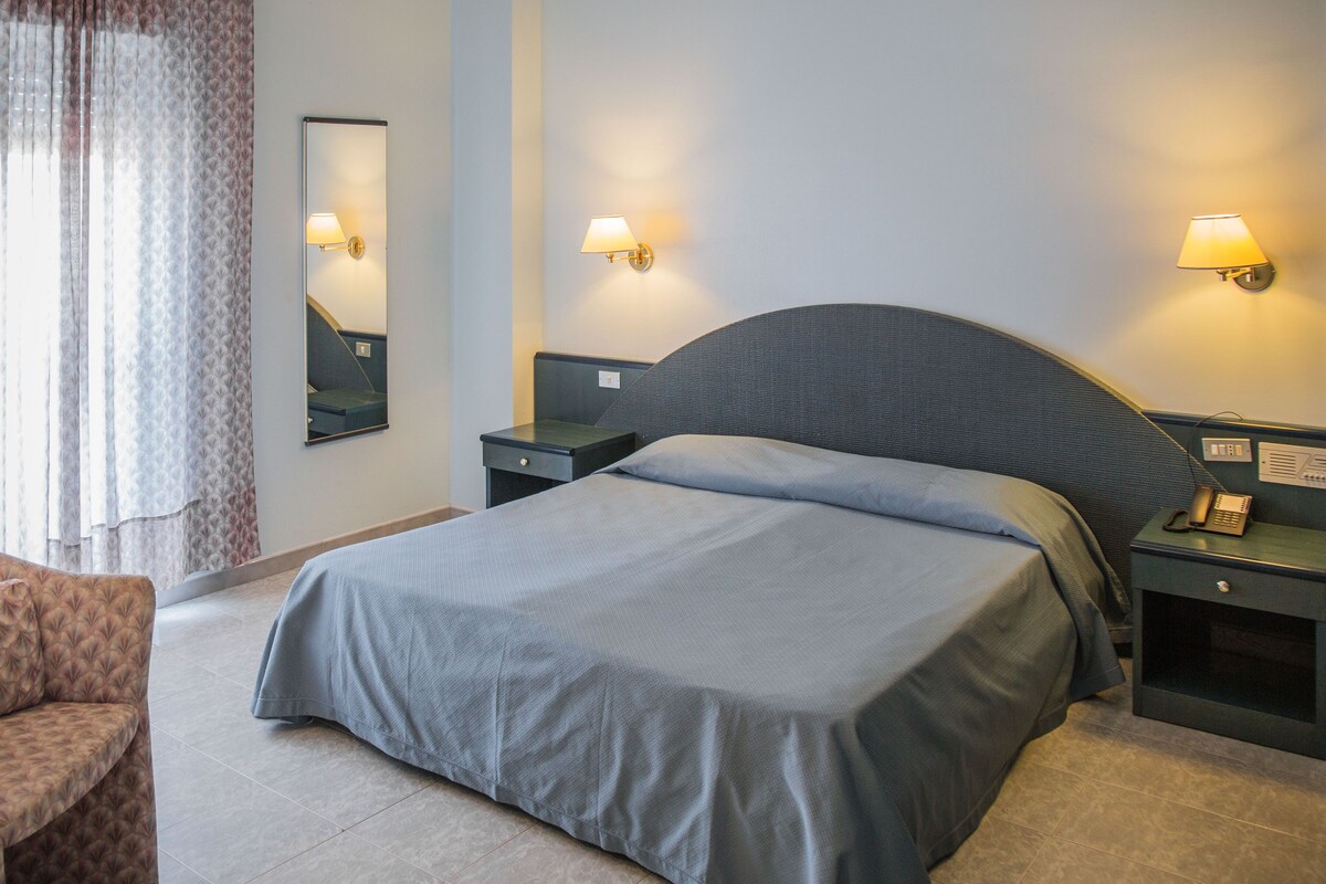 1 habitación, minibar, cunas y wifi gratis 