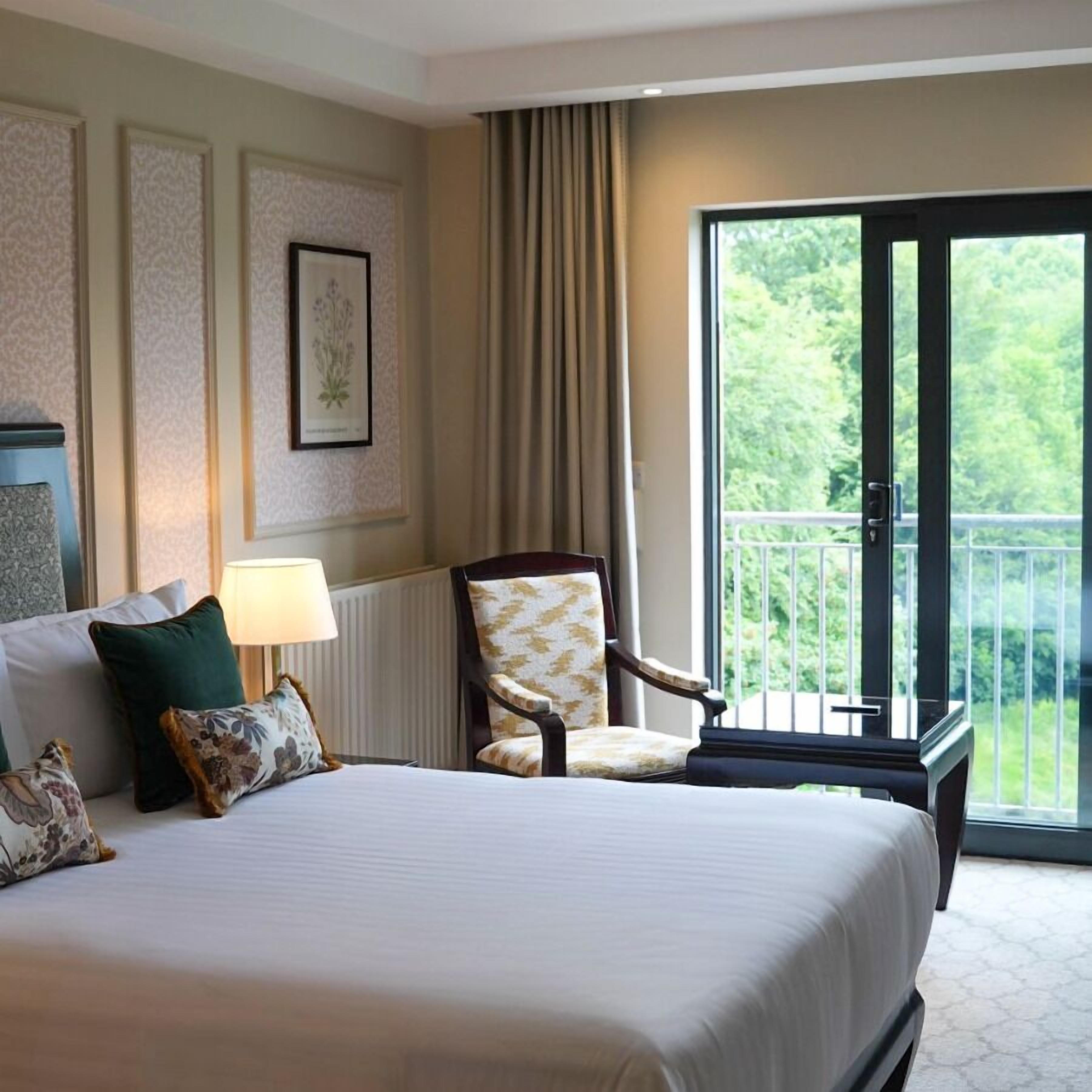 Executive Double Room | Desk, laptop workspace, iron/ironing board (on request), WiFi (free)