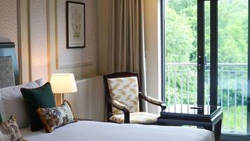 Executive Double Room | Desk, laptop workspace, iron/ironing board (on request), WiFi (free)