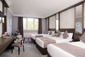 Large Family Room | Desk, laptop workspace, iron/ironing board, free WiFi - Jackson's Hotel & Leisure Club (Ballybofey)