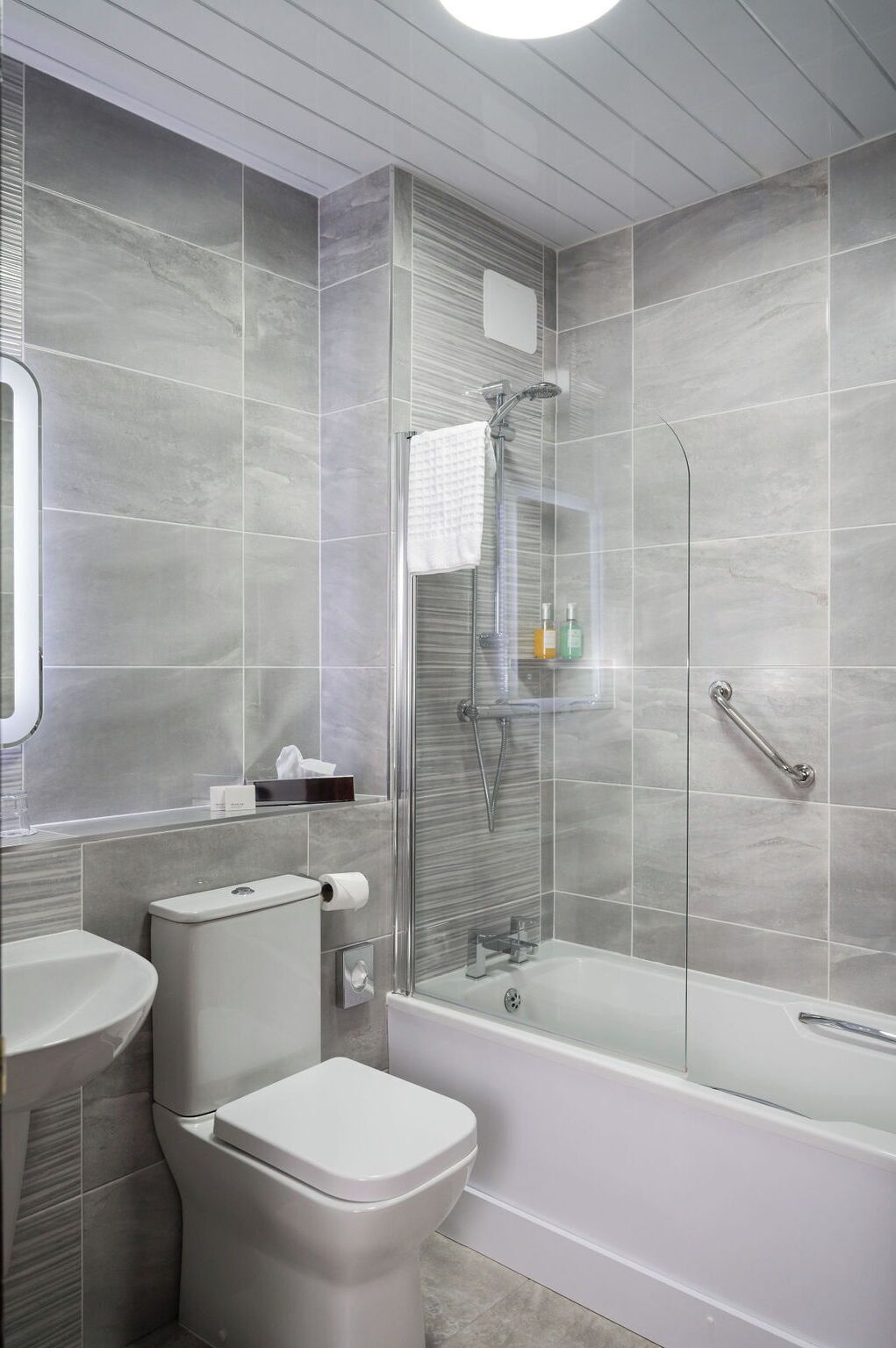 Combined shower/tub, deep soaking tub, free toiletries, hair dryer