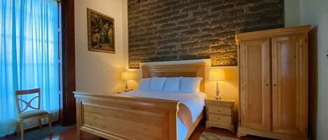 In-room safe, desk, soundproofing, iron/ironing board