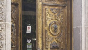 A wooden door with intricate carvings and a plaque. - Estrella de Belem (San Pedro Cholula)