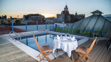 Outdoor pool, sun loungers