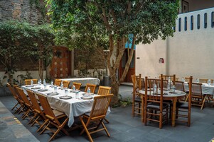 Daily cooked-to-order breakfast (MXN 300 per person)