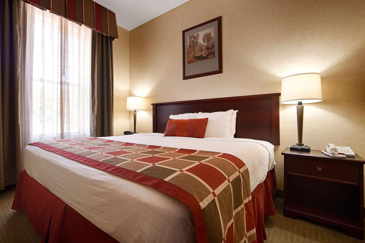 In-room safe, desk, laptop workspace, blackout drapes