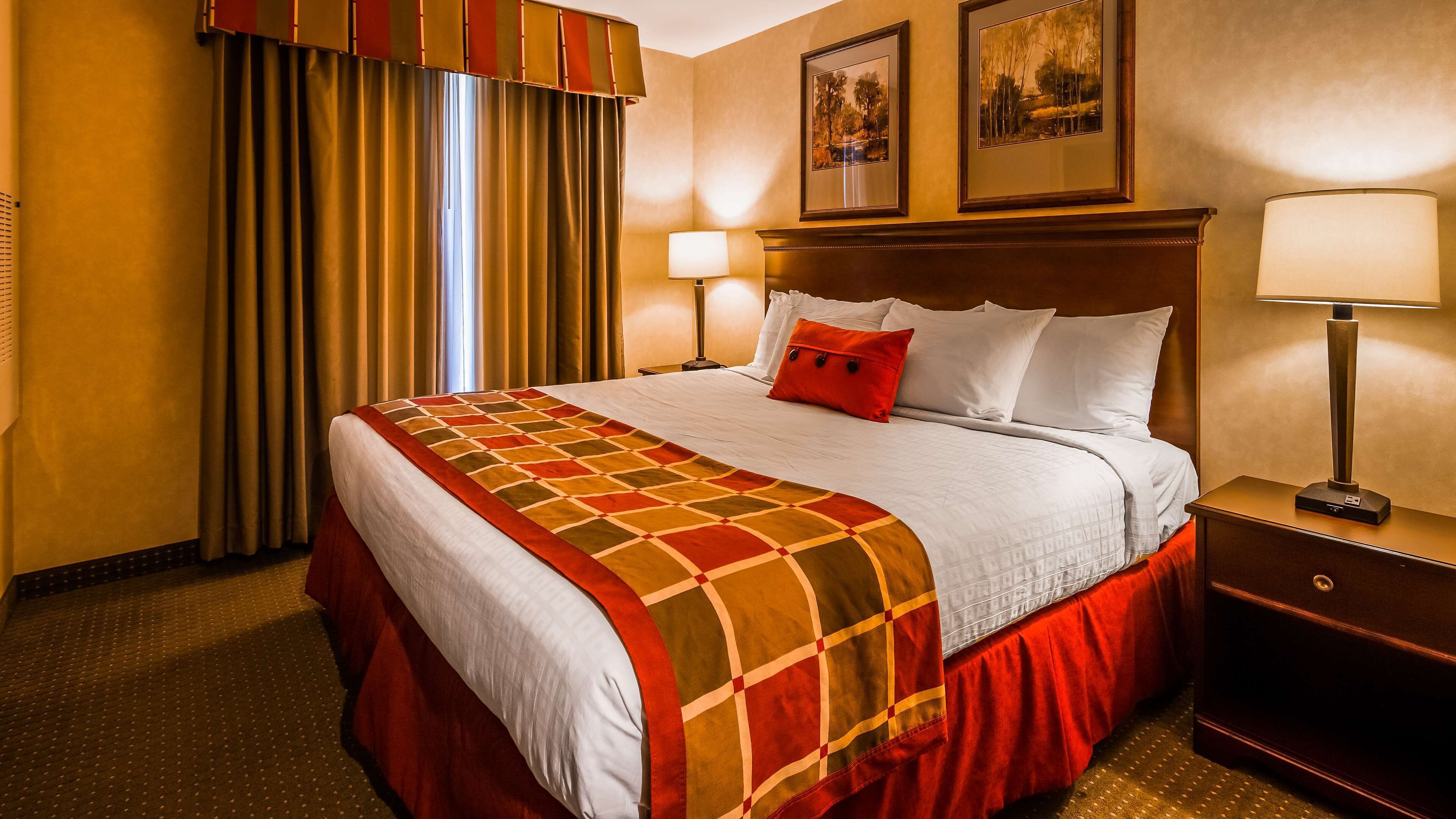 suite, 1 king bed, non smoking, refrigerator & microwave | in-room safe, desk, laptop workspace, blackout curtains