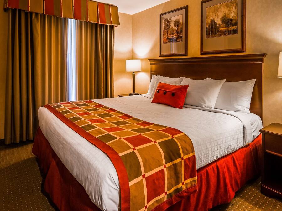 Suite, 1 King Bed, Non Smoking, Refrigerator & Microwave | In-room safe, desk, laptop workspace, blackout drapes