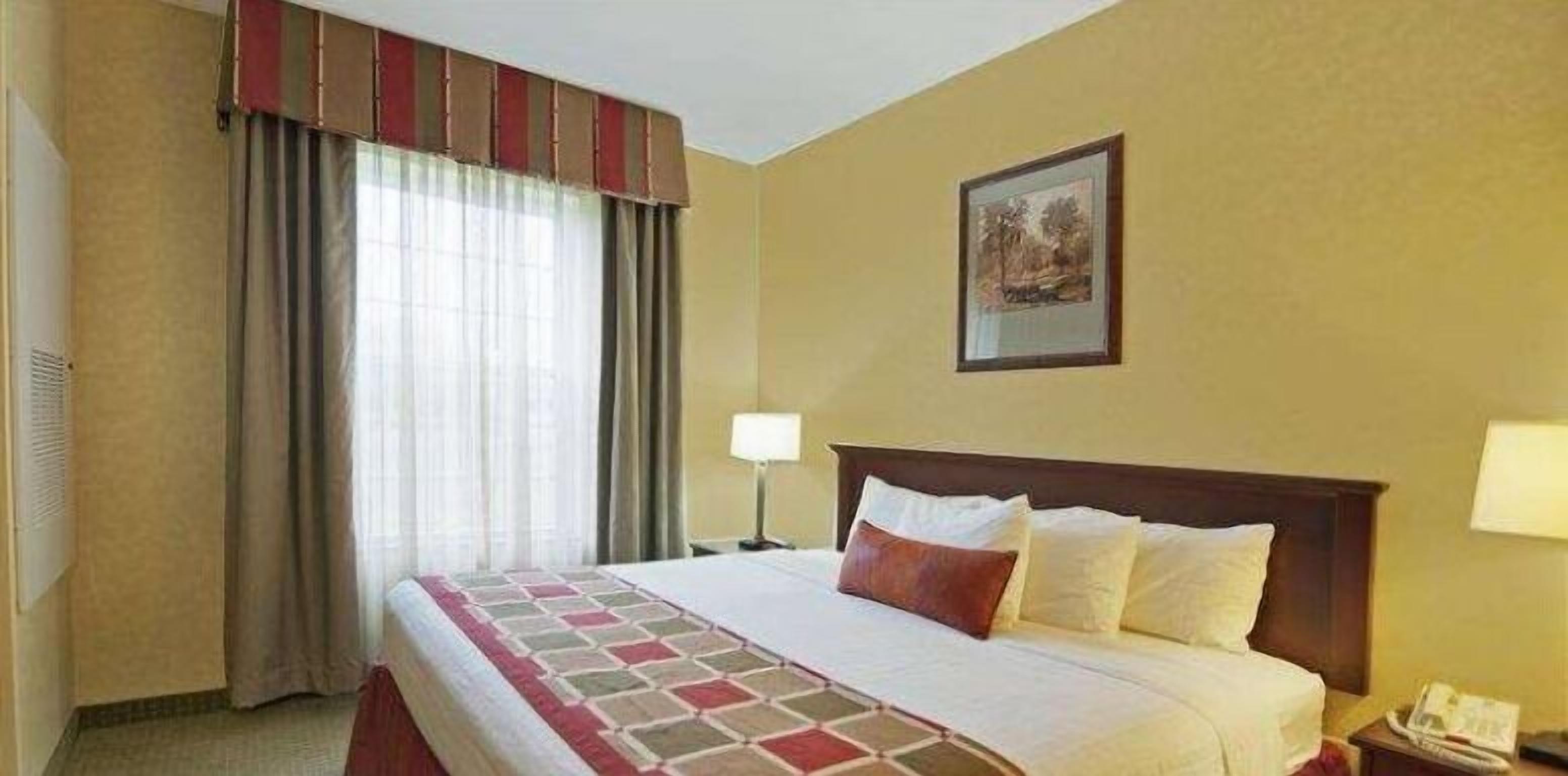 in-room safe, desk, laptop workspace, blackout curtains