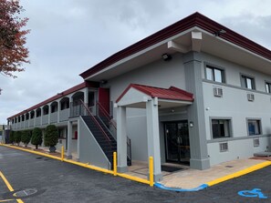 Unclassified image, 2 of 17, button - Red Roof Inn Copiague (Copiague)