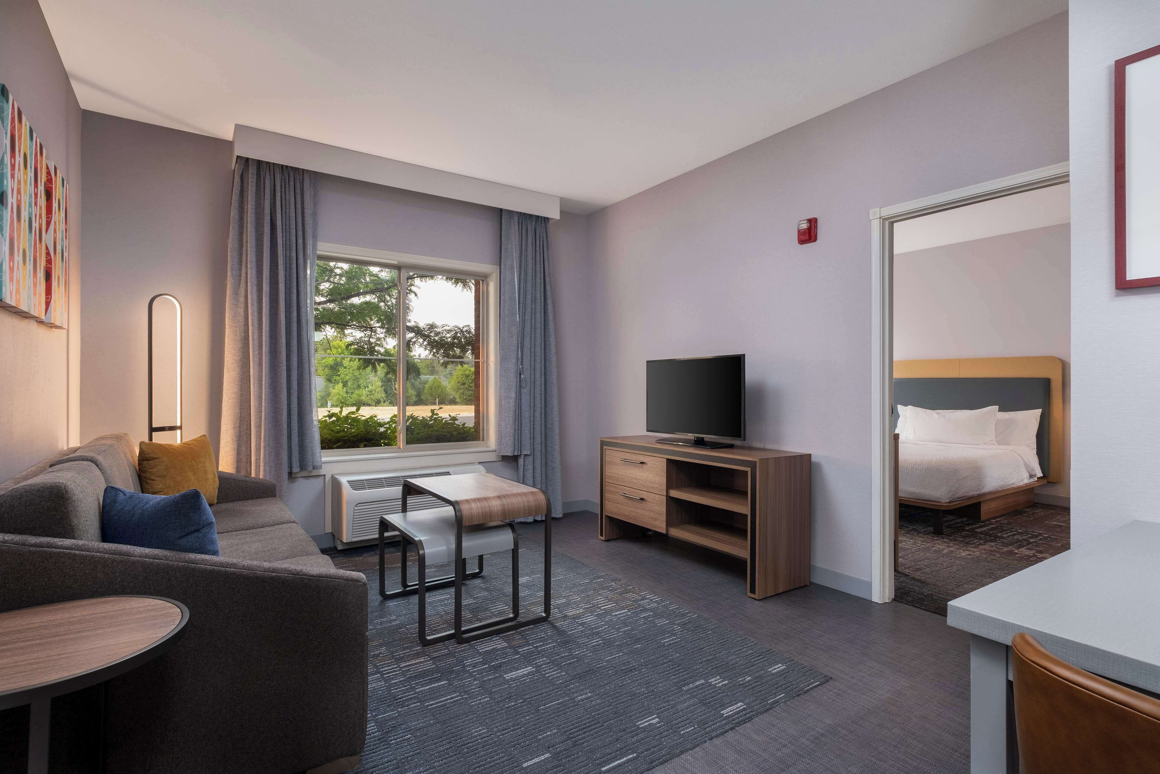 Télévision LCD, lecteur de DVD, films à la carte