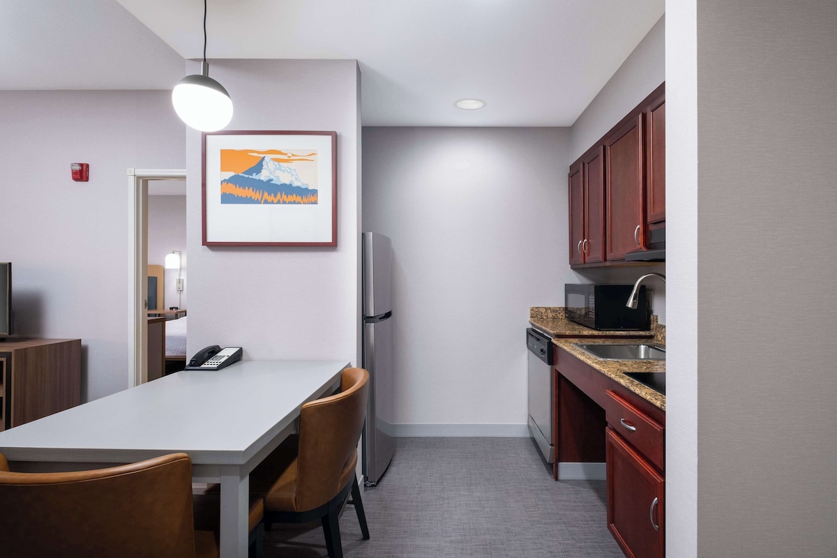 full-sized fridge, microwave, stovetop, dishwasher