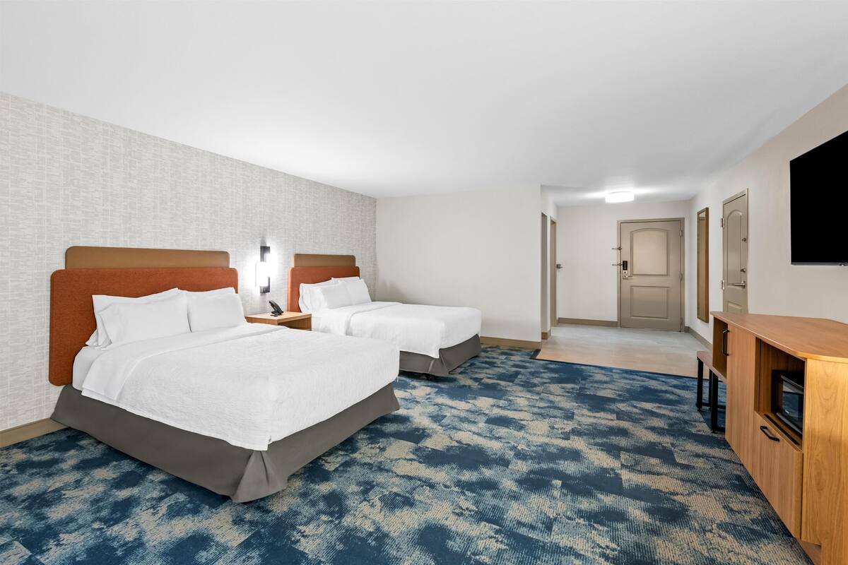 Room, 2 Queen Beds, Accessible (W/Shower)