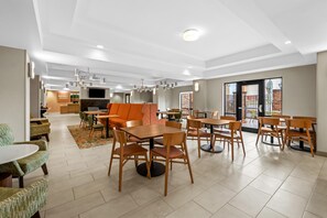 Free daily buffet breakfast  - Hampton Inn Harrison (Harrison)