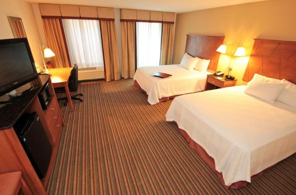 Premium bedding, in-room safe, desk, laptop workspace