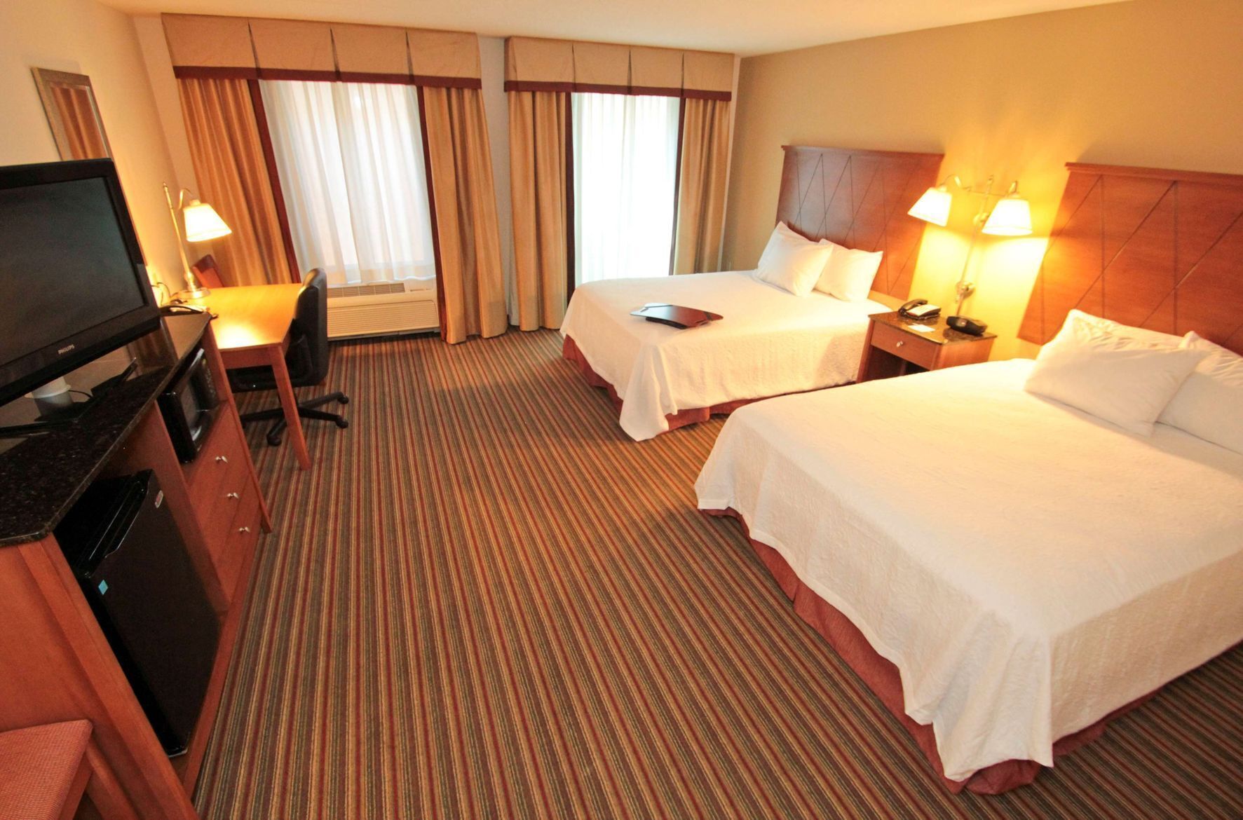 Premium bedding, in-room safe, desk, laptop workspace