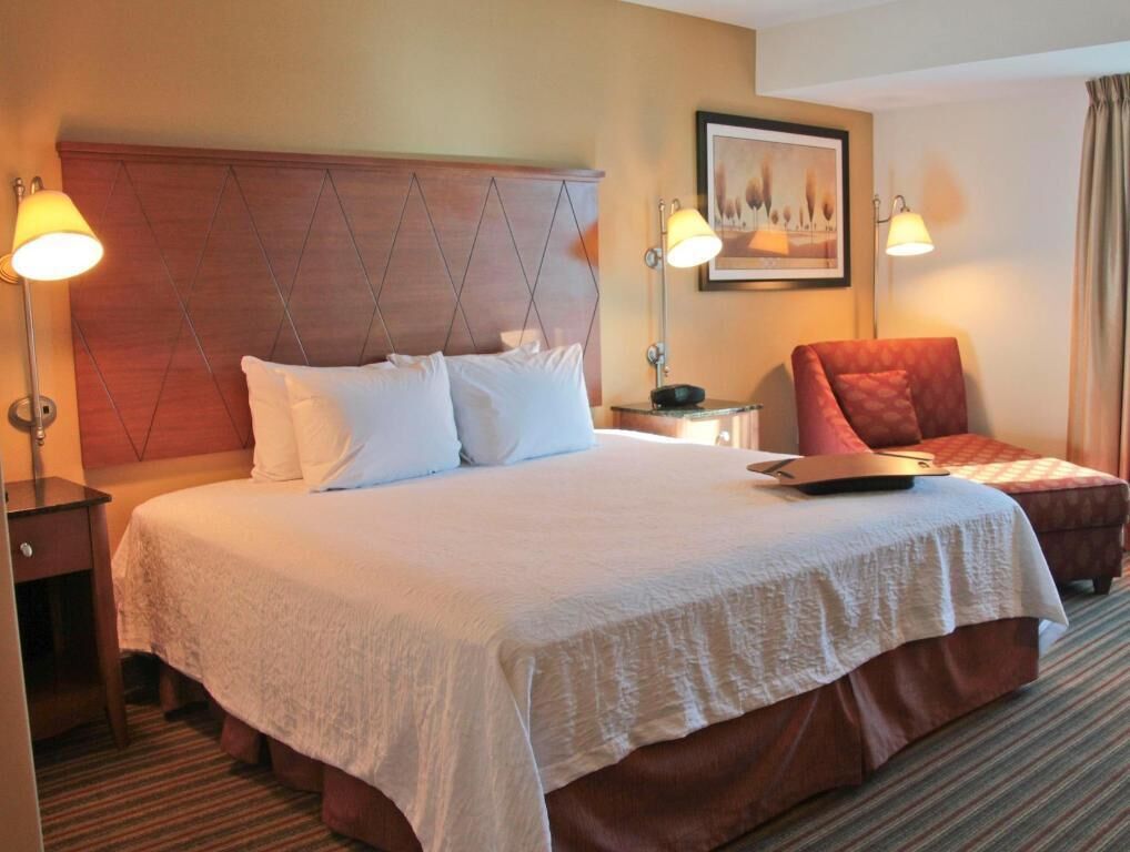 Premium bedding, in-room safe, desk, laptop workspace