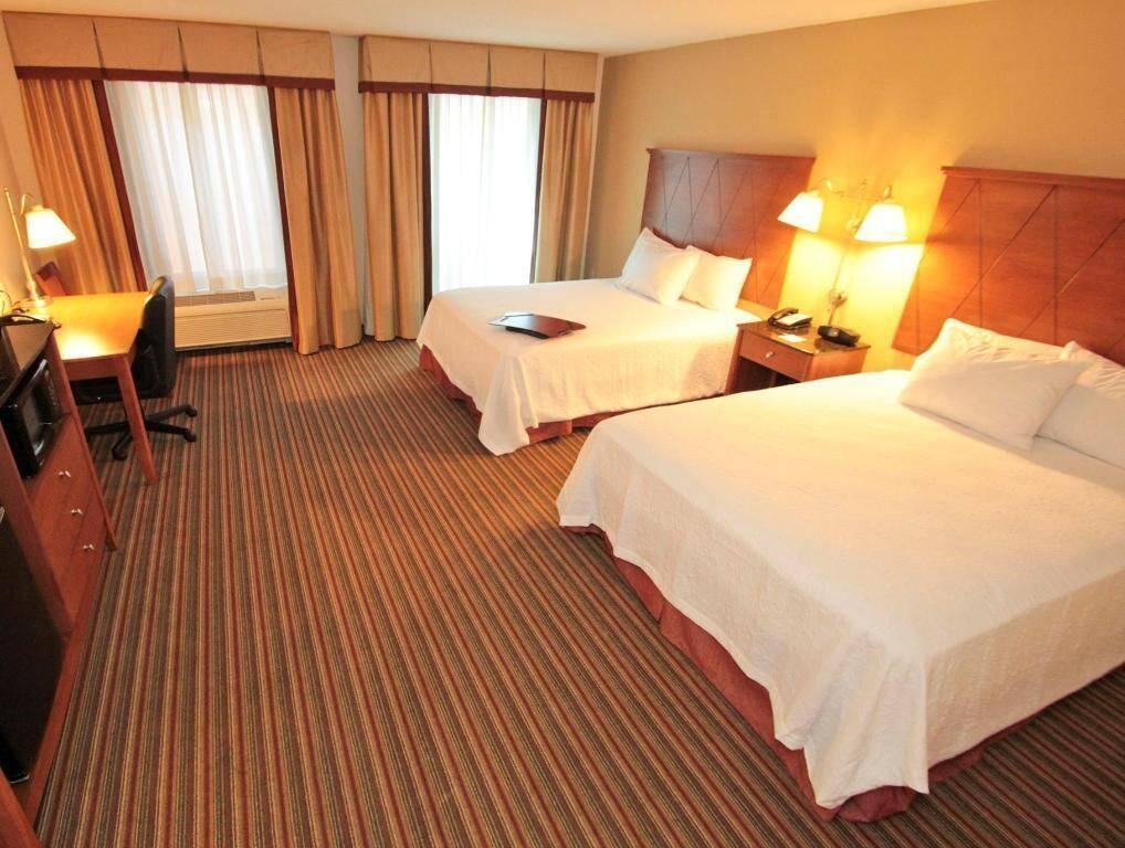 Premium bedding, in-room safe, desk, laptop workspace