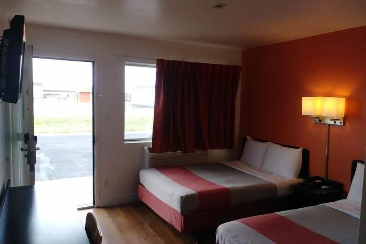 1 bedroom, WiFi (free), bed sheets