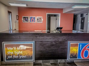 Lobby - Motel 6 Goodland, KS (Goodland)