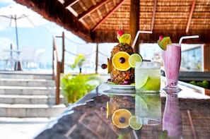 Poolside bar - Pontalmar Praia Hotel (Natal)