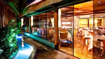 2 restaurantes, café da manhã, culinária internacional