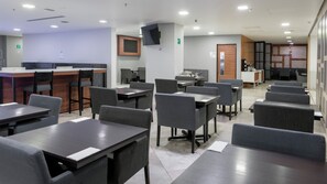 Free daily self-serve breakfast - Holiday Inn Express Mexico Santa Fe by IHG (Mexico City)