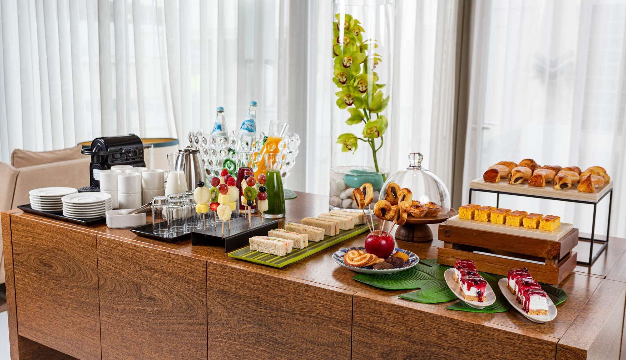 breakfast, lunch, dinner served; international cuisine